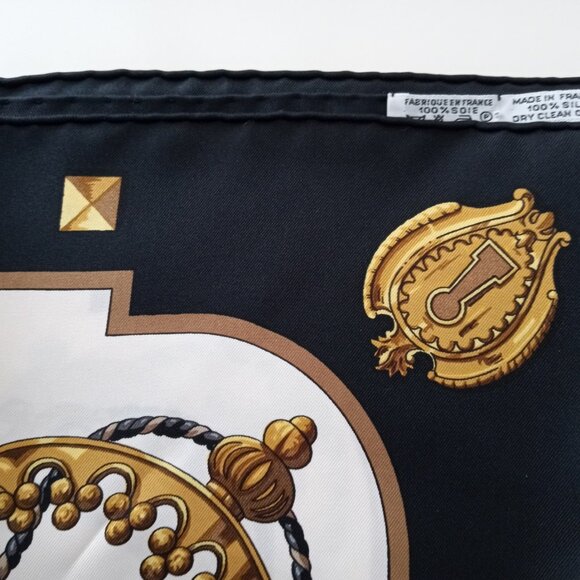 Authentic vintage Hermès 100% silk scarf - Les clés (90 cm) - Picture 5 of 7